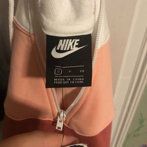 Cropped Nike sweatshirt